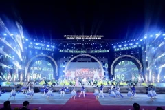 Chương trình văn nghệ chào mừng lễ hội. (Ảnh: Nguyễn Nam/TTXVN)