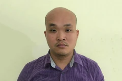 Đối tượng Lê Anh Tuấn tại cơ quan điều tra. (Nguồn: Công an cung cấp)