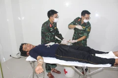 Bệnh xá đảo Sơn Ca, huyện Trường Sa tiếp nhận và cấp cứu ngư dân bị nạn trên biển.