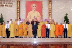 Phó Thủ tướng Trần Lưu Quang thăm, chúc mừng các chư tôn đức Giáo phẩm lãnh đạo Giáo hội Phật giáo Việt Nam nhân mùa An cư kiết hạ và Đại lễ Vu Lan-Báo hiếu năm 2023. (Ảnh: Xuân Khu/TTXVN)