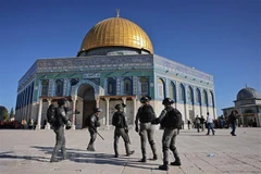 Lực lượng an ninh Israel tuần tra tại Núi Đền ở Jerusalem. (Ảnh: AFP/TTXVN)