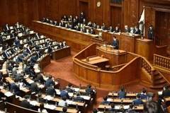 Thủ tướng Nhật Bản Fumio Kishida phát biểu tại phiên họp Quốc hội ở Tokyo. (Ảnh: AFP/TTXVN)