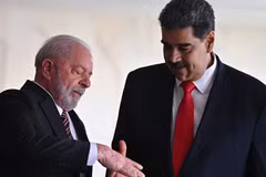 Tổng thống Venezuela Nicolás Maduro (phải) và người đồng cấp Brazil Luiz Inácio Lula da Silva. (Nguồn: EPA)