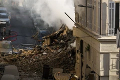 Hiện trường vụ sập tòa nhà ở quận La Plaine, thành phố cảng Marseille của Pháp. (Ảnh: AFP/TTXVN)