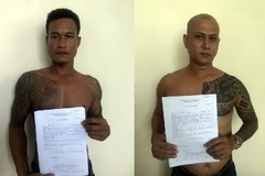 Hai trong 10 đối tượng mang vũ khí đi giải quyết mâu thuẫn bị bắt. (Ảnh: TTXVN phát)