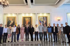 Phó Chủ tịch Đảng PSUV phụ trách kinh tế sản xuất, Trưởng ban Kinh tế Quốc hội Venezuela và Thứ trưởng Bộ Ngoại giao Venezuela với Đoàn công tác tỉnh Lâm Đồng. (Ảnh: TTXVN phát)