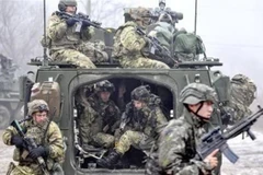 Binh sỹ Mỹ và Hàn Quốc tham gia cuộc tập trận chung tại thành phố biên giới Paju, Hàn Quốc. (Ảnh: Kyodo/TTXVN)