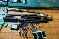 Tang vật thu giữ từ các đối tượng. (Ảnh: TTXVN phát)