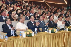 Chủ tịch Quốc hội Vương Đình Huệ và đại biểu dự chương trình. (Ảnh: Doãn Tấn/TTXVN)