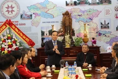Phó Thủ tướng Trần Lưu Quang chúc mừng Lễ Phục sinh tại Lạng Sơn