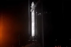 Terran 1, tên lửa in 3D đầu tiên trên thế giới, chuẩn bị rời bệ phóng tại Cape Canaveral, bang Florida, Mỹ sáng 23/3. (Ảnh: AFP/TTXVN)