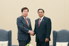 Thủ tướng Phạm Minh Chính tiếp Hạ nghị sỹ Hiraguchi, Chủ tịch Ủy ban đặc biệt về xây dựng luật công chức và đạo đức chính trị của Hạ viện Nhật Bản. (Ảnh: Dương Giang/TTXVN)