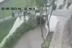 Hiện trường nơi xảy ra vụ án mạng. (Ảnh cắt từ camera an ninh của nhà dân)