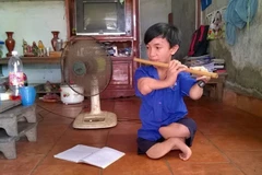 Trần Ái Hải Sơn, học sinh lớp 10A2 Trường THPT Thanh Hòa, huyện Bù Đốp (Bình Phước), dị tật di truyền từ người bố bị phơi nhiễm chất độc hóa học dioxin, là một tấm gương về khát vọng sống, nghị lực vươn lên trước sự khắc nghiệt của số phận. Nhiều năm liền