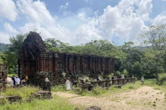 Đền A1 có chiều cao 24m, mỗi cạnh rộng 10m, với nghệ thuật trang trí phong phú, tráng lệ, hài hòa đã khiến đây trở thành một kiệt tác của nghệ thuật kiến trúc Chămpa. (Ảnh: Đoàn Hữu Trung/TTXVN)