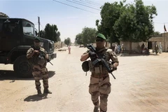 Binh sỹ Pháp tham gia chiến dịch Barkhane tại Faya-Largeau, miền Bắc Cộng hòa Chad, ngày 2/6/2022. (Ảnh: AFP/TTXVN)