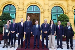 Chủ tịch nước Võ Văn Thưởng tiếp Chủ tịch Hội đồng Quốc gia Thụy Sĩ Martin Candinas và các đại biểu. (Ảnh: Doãn Tấn/TTXVN)