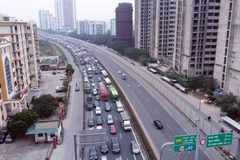 Ùn tắc kéo dài tại cao tốc Pháp Vân-Cầu Giẽ hướng vào trung tâm thành phố. (Ảnh: Phạm Kiên/TTXVN)