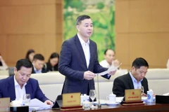 Tổng Kiểm toán Nhà nước Ngô Văn Tuấn trình bày Tờ trình dự thảo Pháp lệnh Xử phạt vi phạm hành chính trong lĩnh vực kiểm toán nhà nước. (Ảnh: Doãn Tấn/TTXVN)