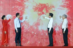 Chủ tịch nước Võ Văn Thưởng và các đại biểu thực hiện nghi thức phát động Tháng nhân đạo năm 2023 và khởi động phong trào 'Người tốt, việc thiện-chung sức xây dựng cộng đồng nhân ái.' (Ảnh: Thống Nhất/TTXVN)