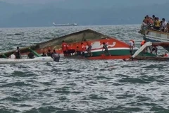 Hiện trường một vụ lật thuyền trên sông. (Nguồn: AP)