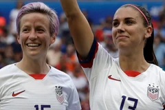 Nữ cầu thủ Megan Rapinoe và Alex Morgan. (Nguồn: Sky Sports)