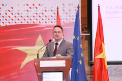 Thủ tướng Đại Công quốc Luxembourg Xavier Bettel phát biểu tại Diễn đàn Doanh nghiệp Việt Nam-Luxembourg. (Ảnh: Xuân Khu/TTXVN)
