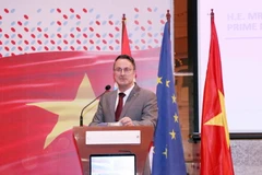 Thủ tướng Đại Công quốc Luxembourg Xavier Bettel phát biểu tại Diễn đàn Doanh nghiệp Việt Nam-Luxembourg. (Ảnh: Xuân Khu/TTXVN)