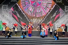 Tiết mục biểu diễn nghệ thuật tại lễ khai mạc Chương trình. (Ảnh: Quang Cường/TTXVN)