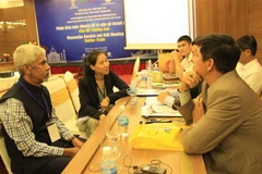 Các doanh nghiệp Ấn Độ trao đổi trực tiếp các nội dung xúc tiến thương mại với các doanh nghiệp các tỉnh Nam Trung Bộ. (Ảnh: Phan Sáu/TTXVN)