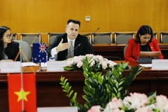 Thứ trưởng Bộ Ngoại giao và Thương mại New Zealand Vangelis Vitalis phát biểu. (Ảnh: Trần Việt/TTXVN)