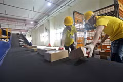  Toàn bộ hàng hóa, bưu gửi của khách hàng đã được chuyển phát an toàn tới tận tay người nhận trước Tết. (Ảnh minh họa. Nguồn: TTXVN)