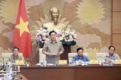 Chủ tịch Quốc hội Vương Đình Huệ làm việc với Ủy ban Kinh tế về công tác tiếp thu, giải trình, chỉnh lý và một số nội dung lớn của dự thảo Luật Đất đai sửa đổi. (Ảnh: Doãn Tấn/TTXVN)