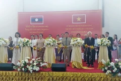 Lễ khánh thành và đưa vào sử dụng dự án Nhà đa năng Trường Hữu nghị Lào-Việt Nam tỉnh Savannakhet. (Ảnh: TTXVN phát)
