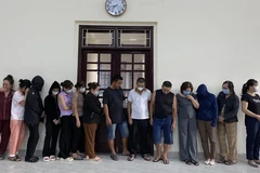 Các đối tượng liên quan đến hoạt động đánh bạc. (Nguồn: Công an tỉnh Quảng Bình)