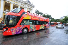 Sở Du lịch Hà Nội bố trí nhiều chuyến xe buýt 2 tầng miễn phí phục vụ du khách. (Ảnh: Tuấn Anh/TTXVN)