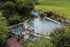 Tắm suối khoáng nóng ở Trạm Tấu, Yên Bái. (Nguồn: Vietnam+)