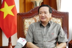 Đại sứ Việt Nam tại Lào Nguyễn Bá Hùng trả lời phỏng vấn phóng viên TTXVN tại Lào. (Ảnh: Đỗ Bá Thành/TTXVN)