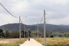 Khu tái định cư dành cho các hộ bị ảnh hưởng khi xây dựng ga Xuân Sơn Nam được hoàn thành từ tháng 4/2022 nhưng chưa hộ nào vào ở. (Ảnh: Xuân Triệu/TTXVN)