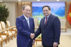 Thủ tướng Phạm Minh Chính tiếp nguyên Thủ tướng Nhật Bản Suga Yoshihide. (Ảnh: Dương Giang/TTXVN)