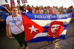 Người dân Cuba tuần hành kỷ niệm Ngày Quốc tế Lao động 1/5. (Nguồn: PresidenciaCuba)