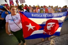 Người dân Cuba tuần hành kỷ niệm Ngày Quốc tế Lao động 1/5. (Nguồn: PresidenciaCuba)