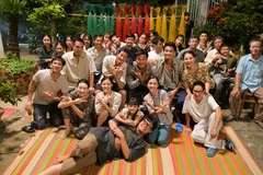 Video có sự góp mặt của các diễn viên quen thuộc. 