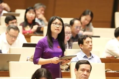 Đại biểu Quốc hội tỉnh Hải Dương Đinh Thị Ngọc Dung phát biểu. (Ảnh: Phương Hoa/TTXVN)