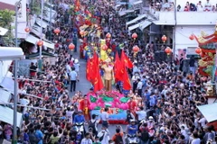 Tình cảm đặc biệt dành cho Chủ tịch Hồ Chí Minh của người dân thành phố thể hiện trong Lễ hội Nguyên tiêu của đồng bào người Hoa, quận 5. (Ảnh: Xuân Khu/TTXVN)