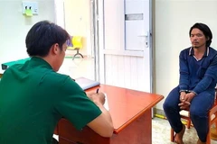 Đối tượng Nguyễn Trọng Nhân tại cơ quan điều tra. (Ảnh: TTXVN phát)