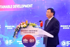 Ông Nguyễn Xuân Thắng, Ủy viên Bộ Chính trị, Giám đốc Học viện Chính trị Quốc gia Hồ Chí Minh phát biểu đề dẫn Chương trình. (Ảnh: Văn Điệp/TTXVN)