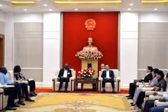 Quang cảnh buổi tiếp xã giao Đoàn đại biểu Quốc hội Bờ Biển Ngà do ông Diawara Mamadou, Phó Chủ tịch Quốc hội, làm trưởng đoàn. (Ảnh: Thanh Vân/TTXVN)
