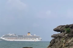 Tàu du lịch quốc tế đầu tiên đến Phú Quốc sau dịch COVID-19. (Ảnh: TTXVN phát)