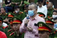 Bị cáo Vũ Hồng Nam, cựu Đại sứ Việt Nam tại Nhật Bản khai báo trước tòa. (Ảnh: Phạm Kiên/TTXVN)